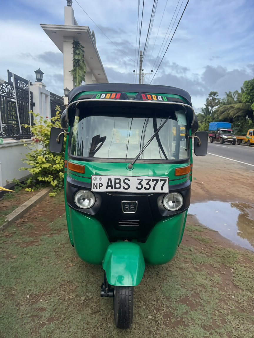 Bajaj RE 2018