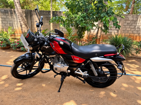 Bajaj V15 2016