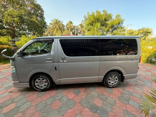 Toyota Hiace CBF TRH 200V 2015