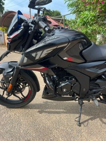 Bajaj Pulsar N160 2025