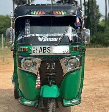 Bajaj RE 2019